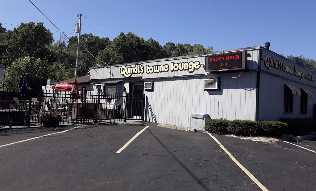  Quindts Towne Lounge & Eating House