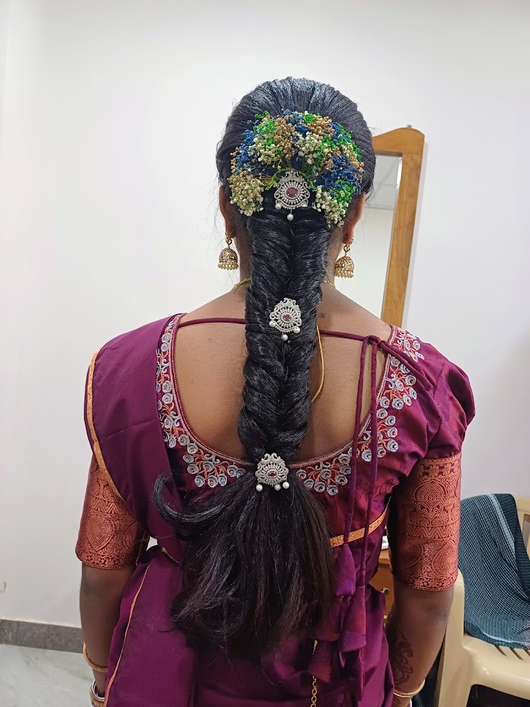 Lotus Q Beauty Parlour