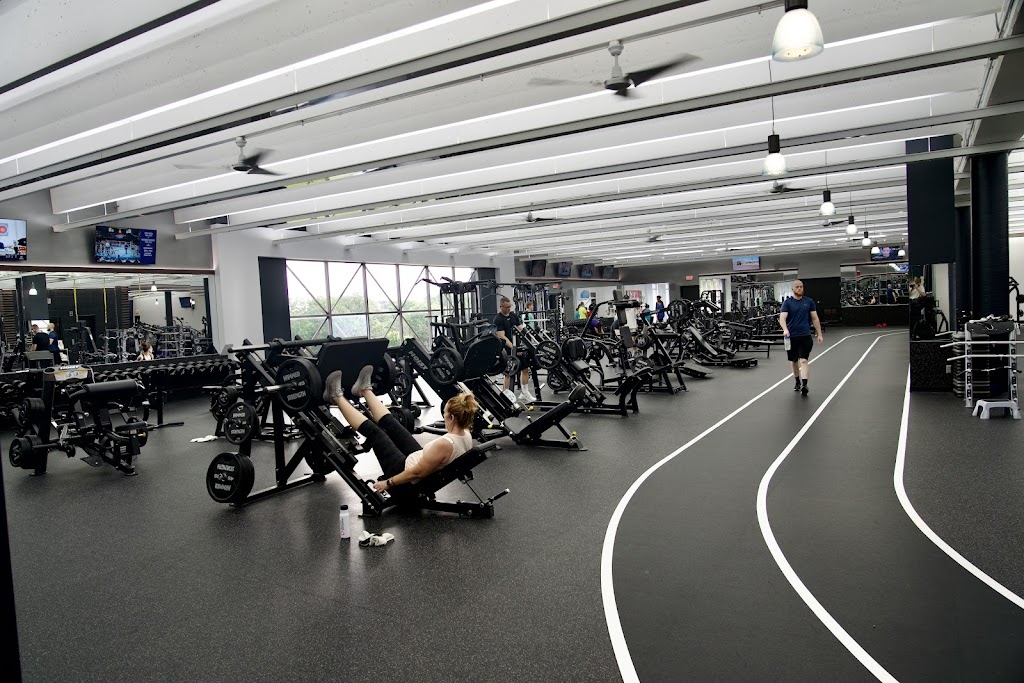  Genesis Health Clubs - 132nd & Center