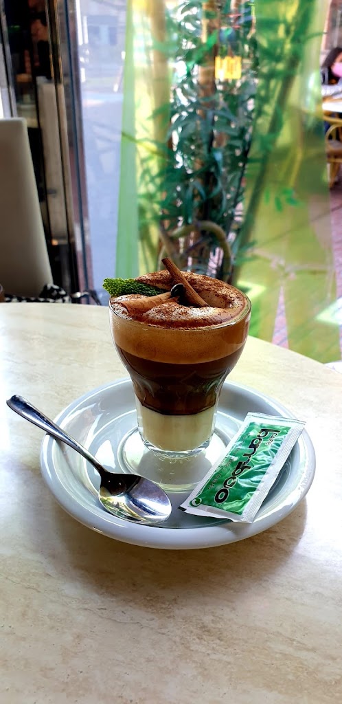 Cafe Bamboo — Comida y bebida