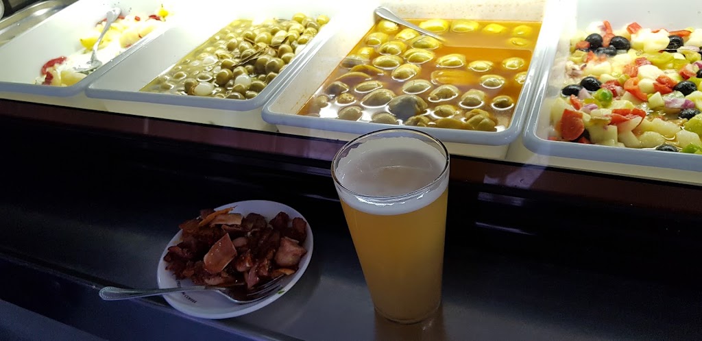 Bar Los Toberos — Comida y bebida