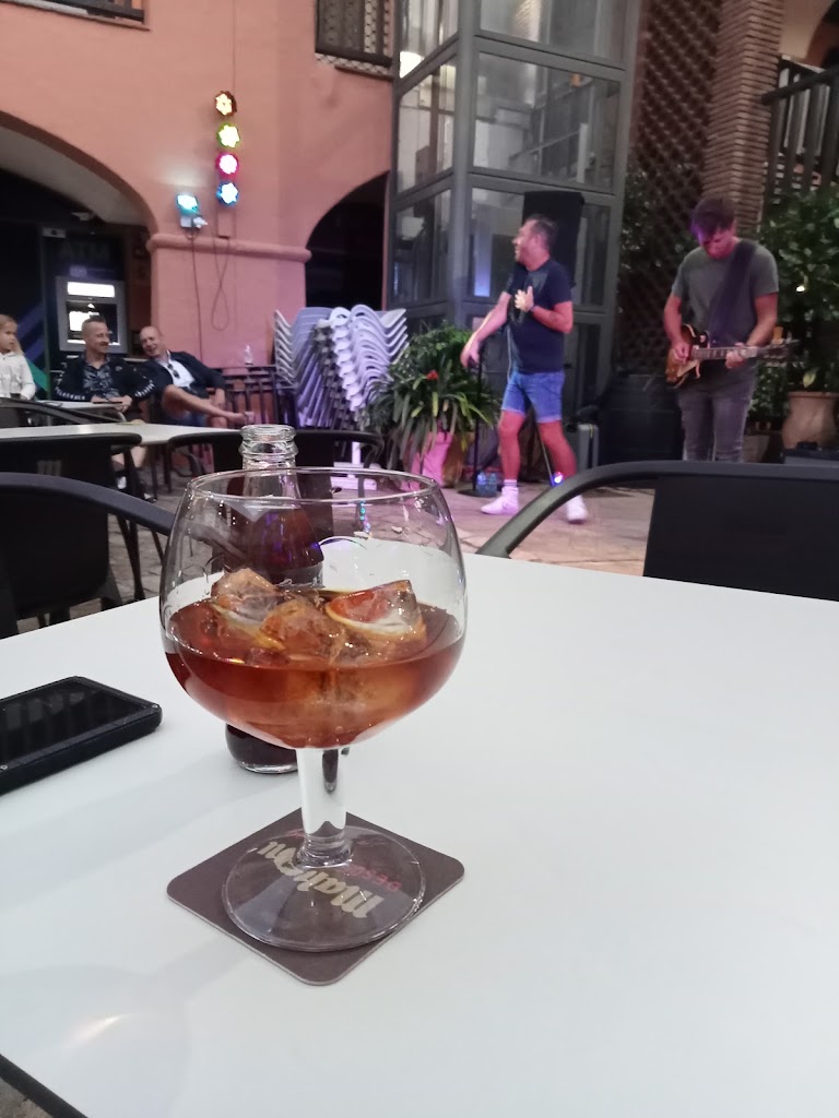 PALS BAR — Comida y bebida