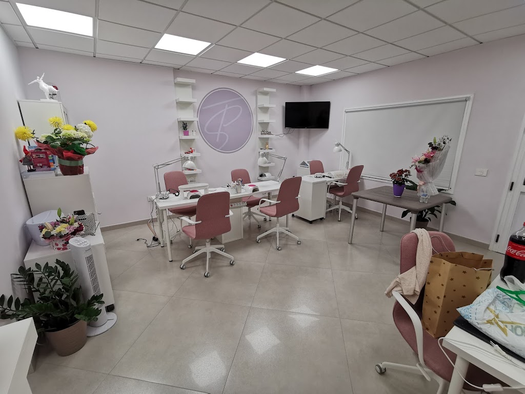 Nest NailStudio — Interior