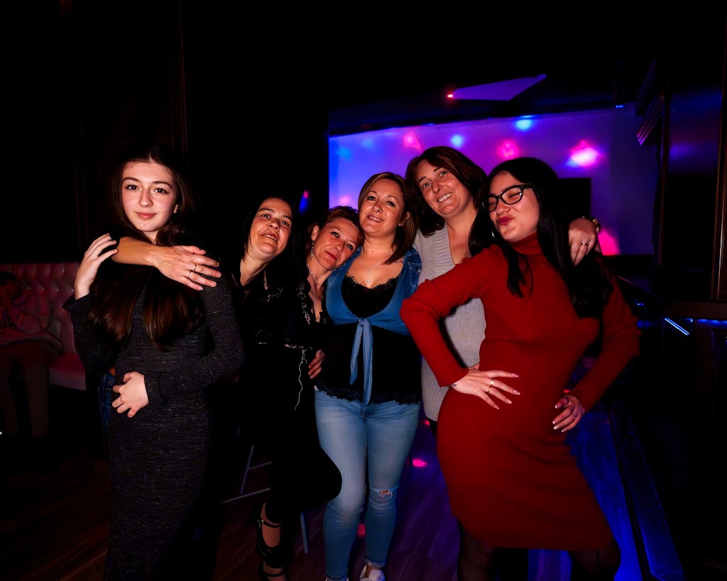 Coco Mango Bar musical — Del propietario