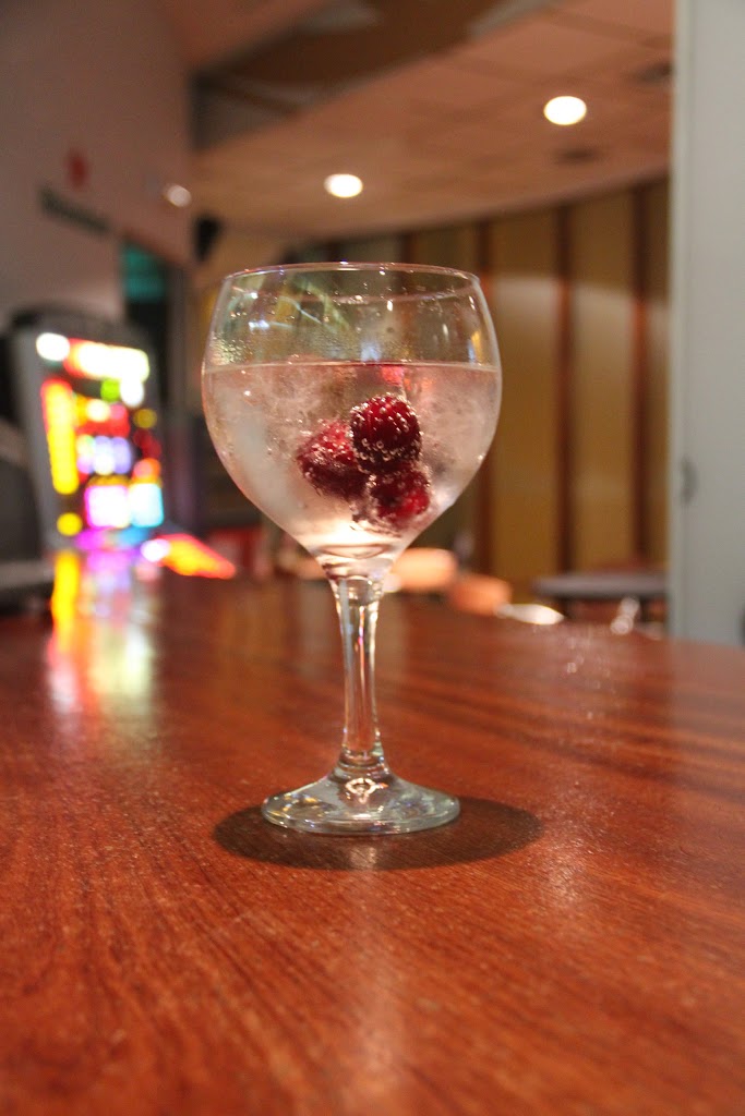PUB FRIENDS — Comida y bebida