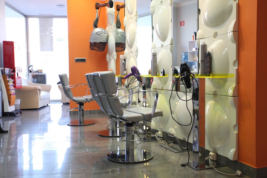 Lola Torrente. Peluqueria y Estetica en Puerto de Sagunto (Churruca) — Interior
