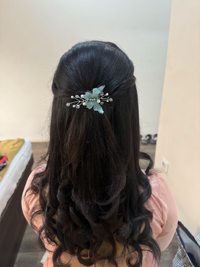 Ponyy Tie Best Unisex Salon In Boisar