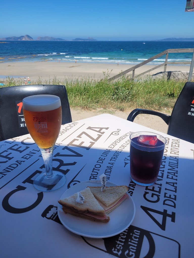 EL ROMPE OLAS — Comida y bebida