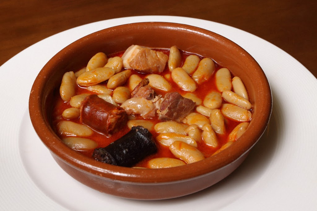 Cafeteria Restaurante Esmeralda — Comida y bebida