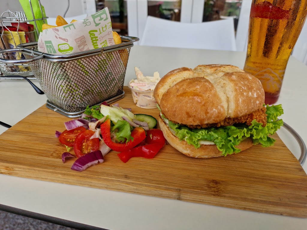 The Shamrock Irish Bar — Comida y bebida