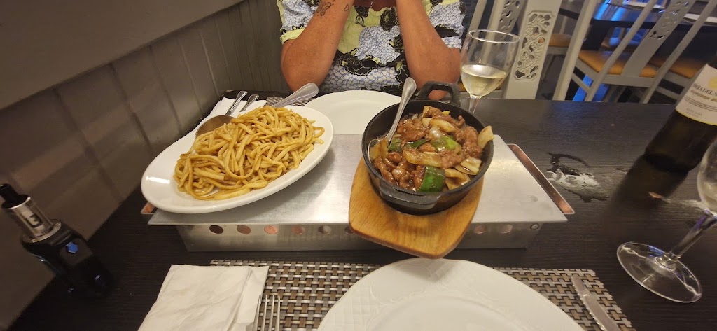 Pekin 5 — Comida y bebida