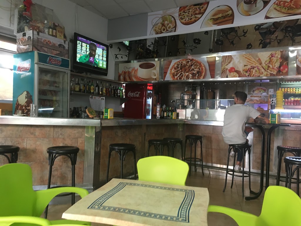 Olivares Cafeteria Churreria Piscolabis — Ambiente