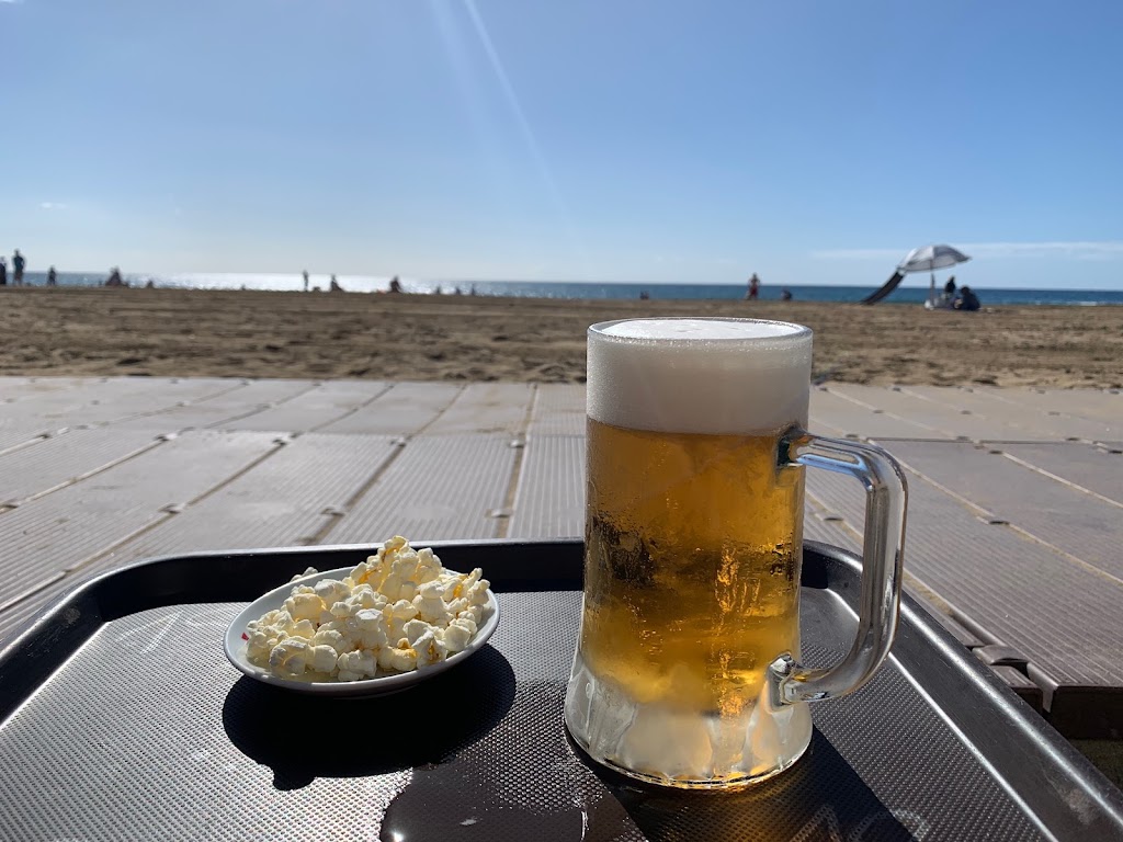 Paddy's Beach Bar — Comida y bebida