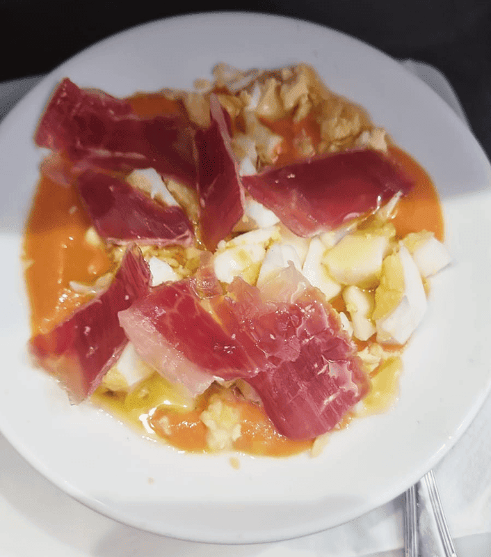 Bar La Mina — Comida y bebida