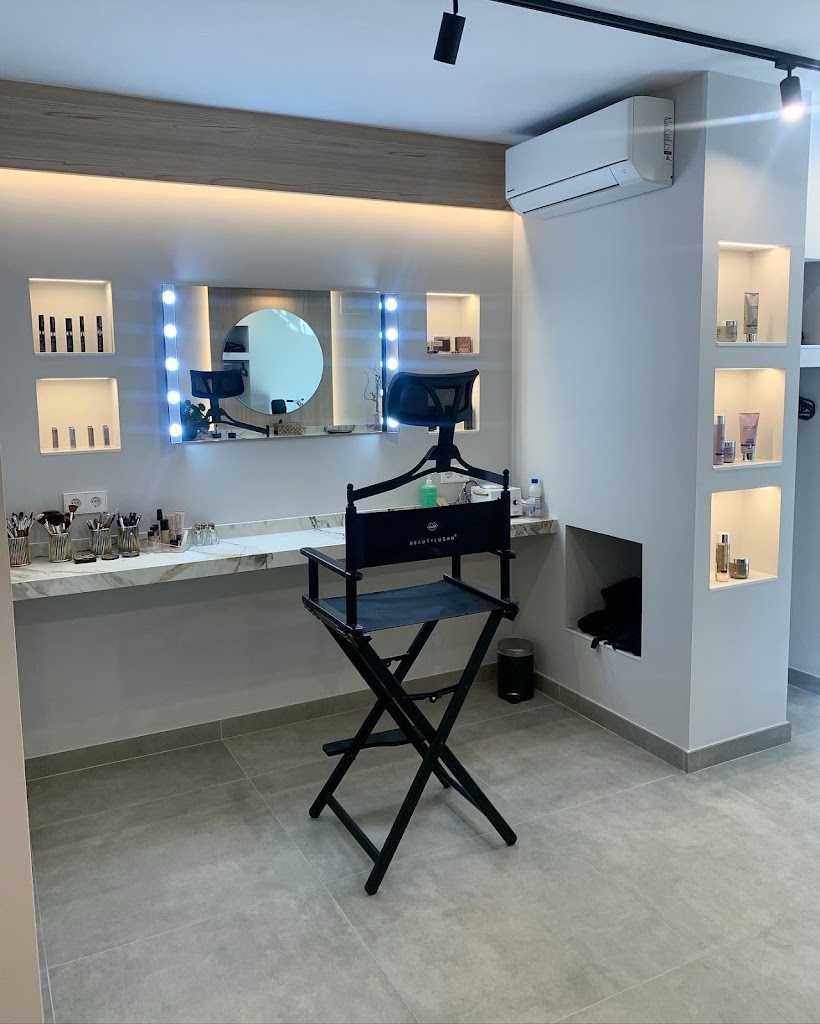 Marta Maria Quinquilla | Hair & MakeUP Experience — Del propietario