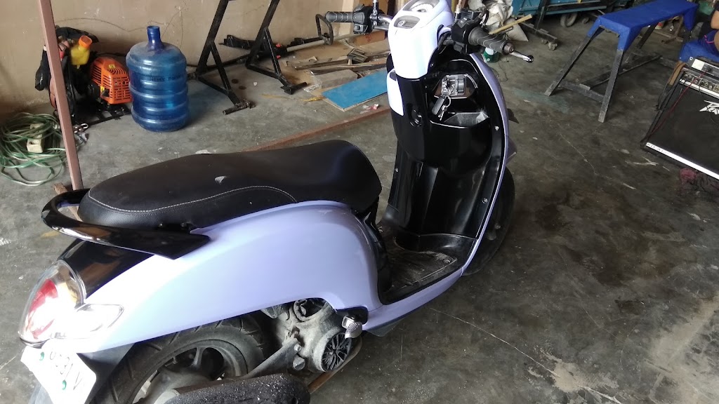 Bengkel cat mobil garasi 23