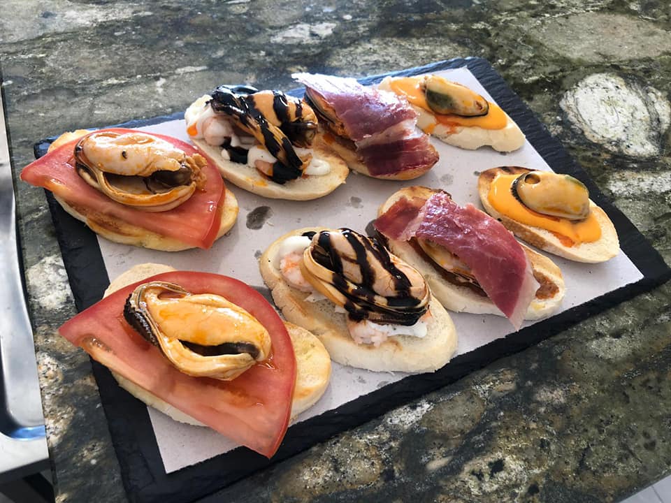 Lusitania Tapas — Comida y bebida