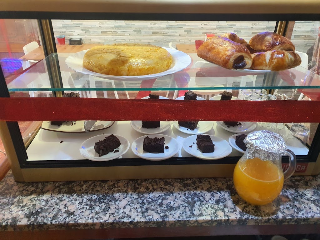 Cafe bar O Recreo — Comida y bebida