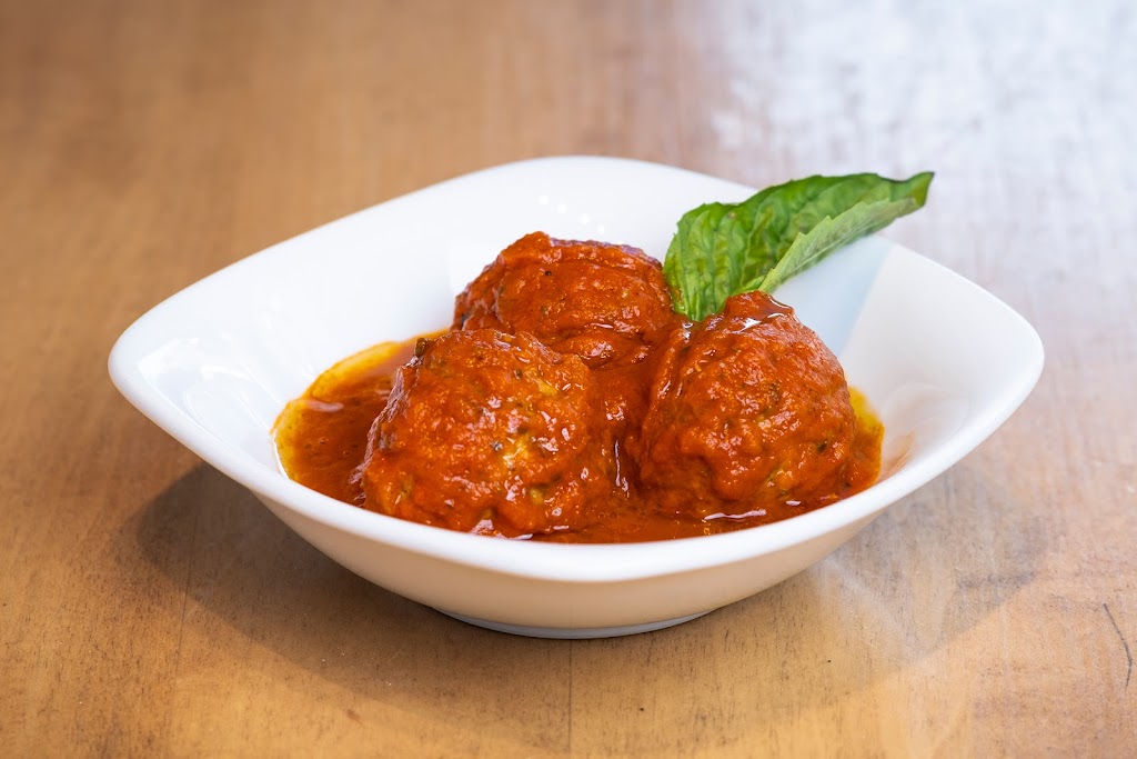 Famoso Italian Pizzeria - Spruce Grove in Spruce-Grove