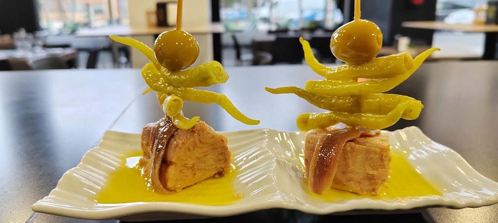 SOL Y SOMBRA CAFE BAR — Comida y bebida