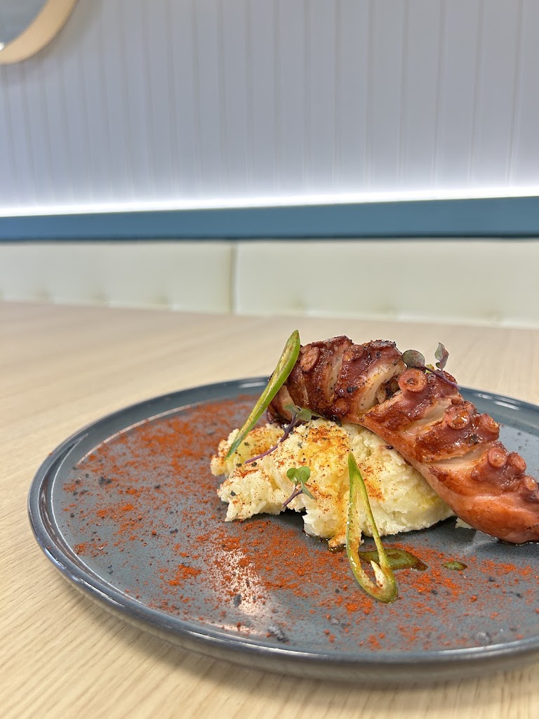 Restaurant La Parreta — Comida y bebida