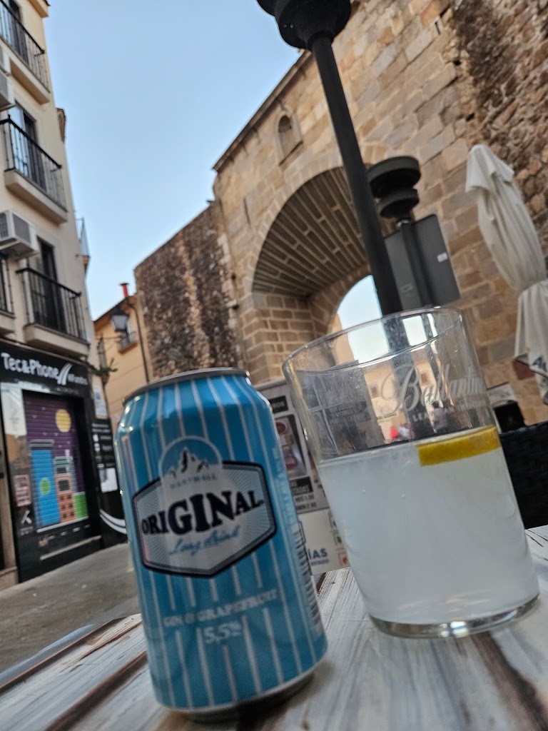 Cafe-Bar Puerta del Sol Loterias y apuestas del Estado — Del propietario