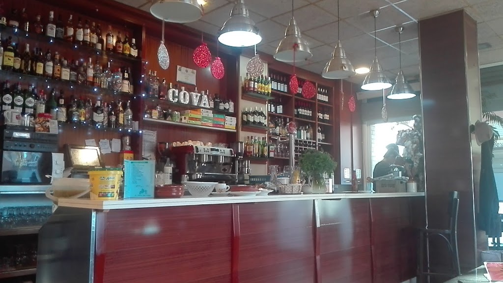 Bar restaurante La Cova — Ambiente