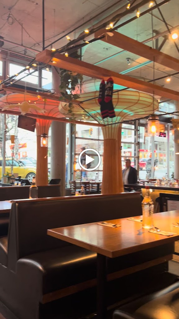 Bai Tong Thai Street Cafe