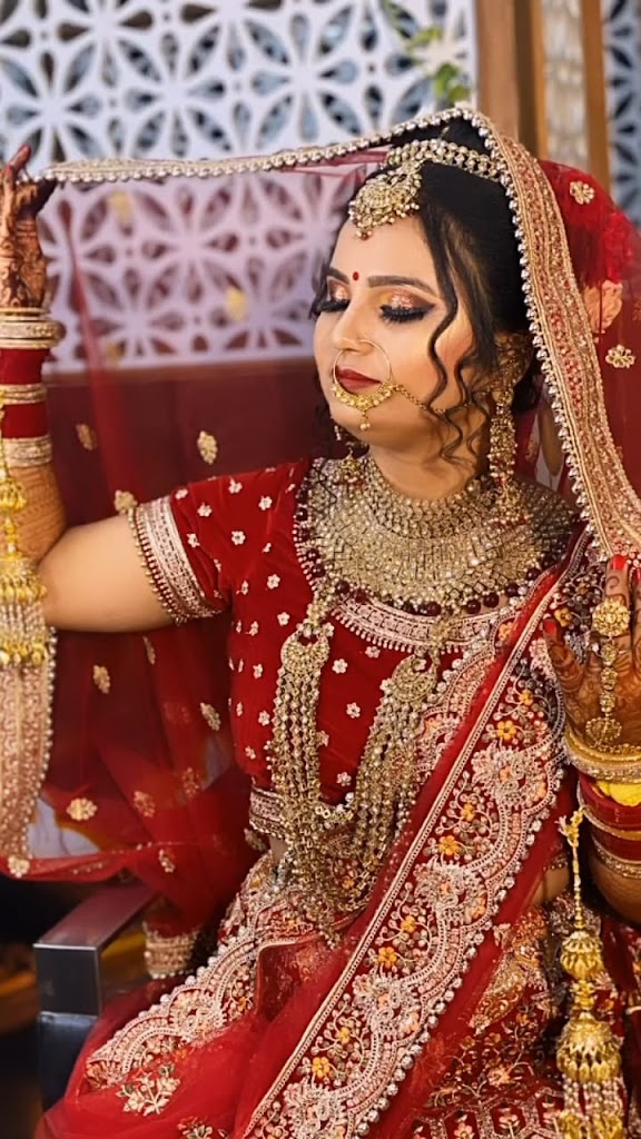 Laura Beauty Mantra Aliganj