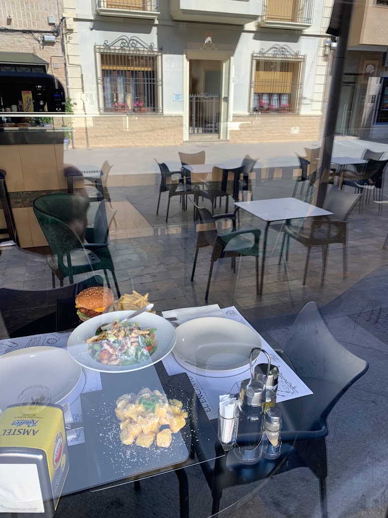 EL ENCANTO Almoradi — Comida y bebida