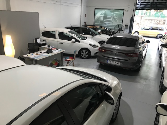 V V Automoviles — Interior