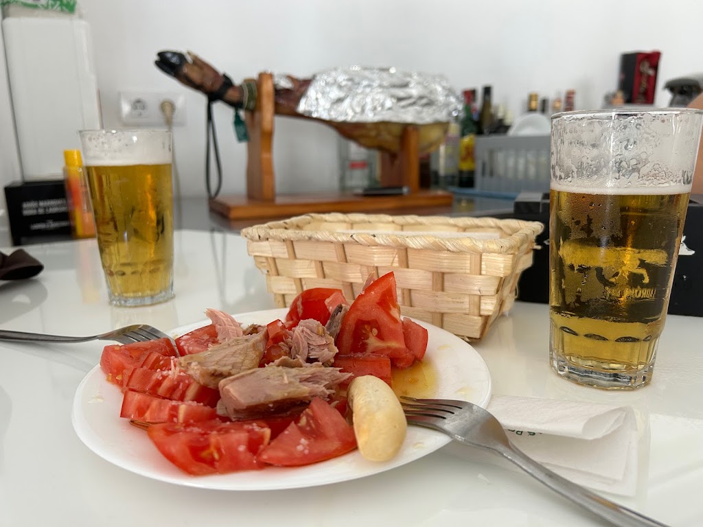 Bar La Legion — Comida y bebida