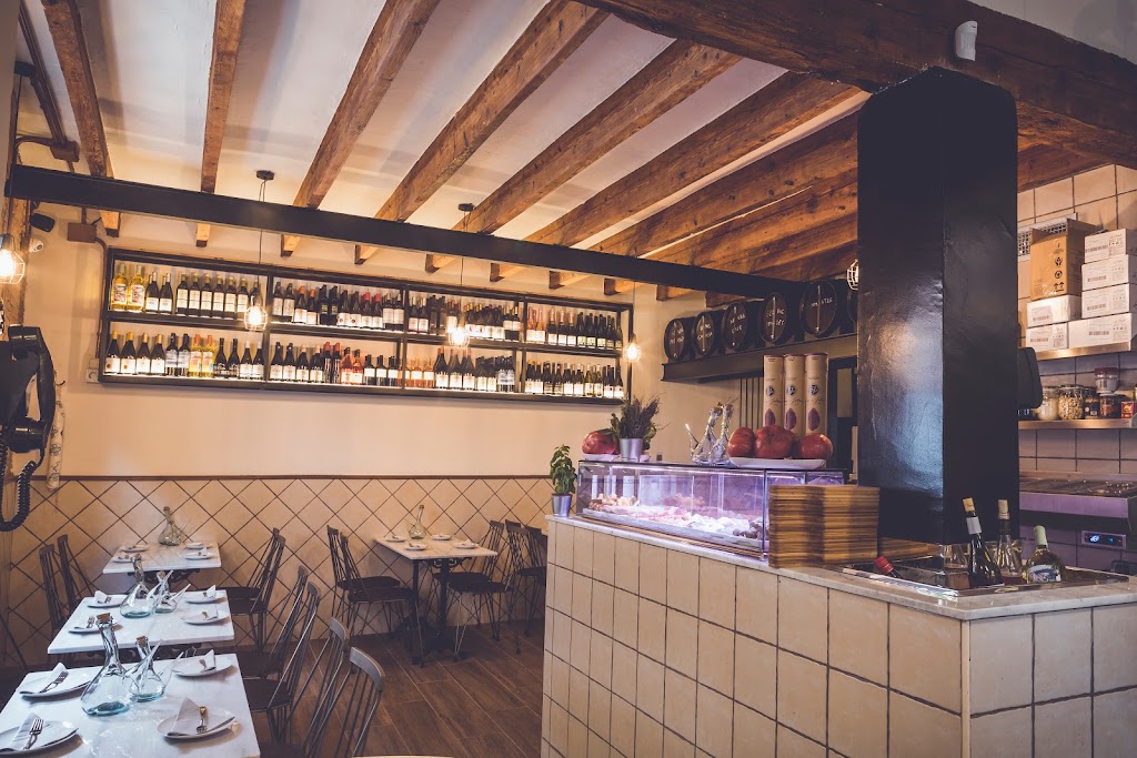 Bodega Amposta — Ambiente