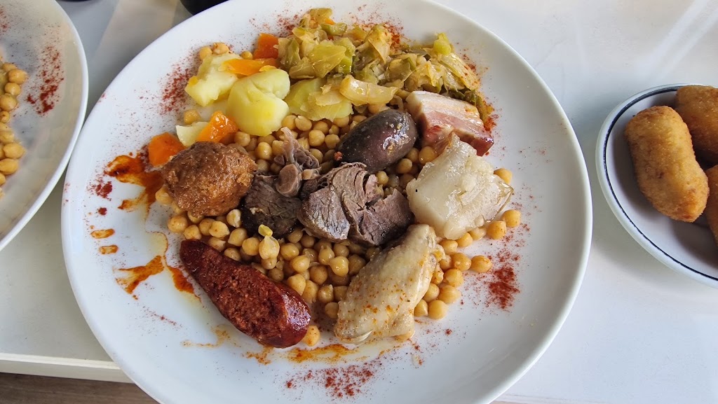 Bar Restaurante La esquinita — Comida y bebida