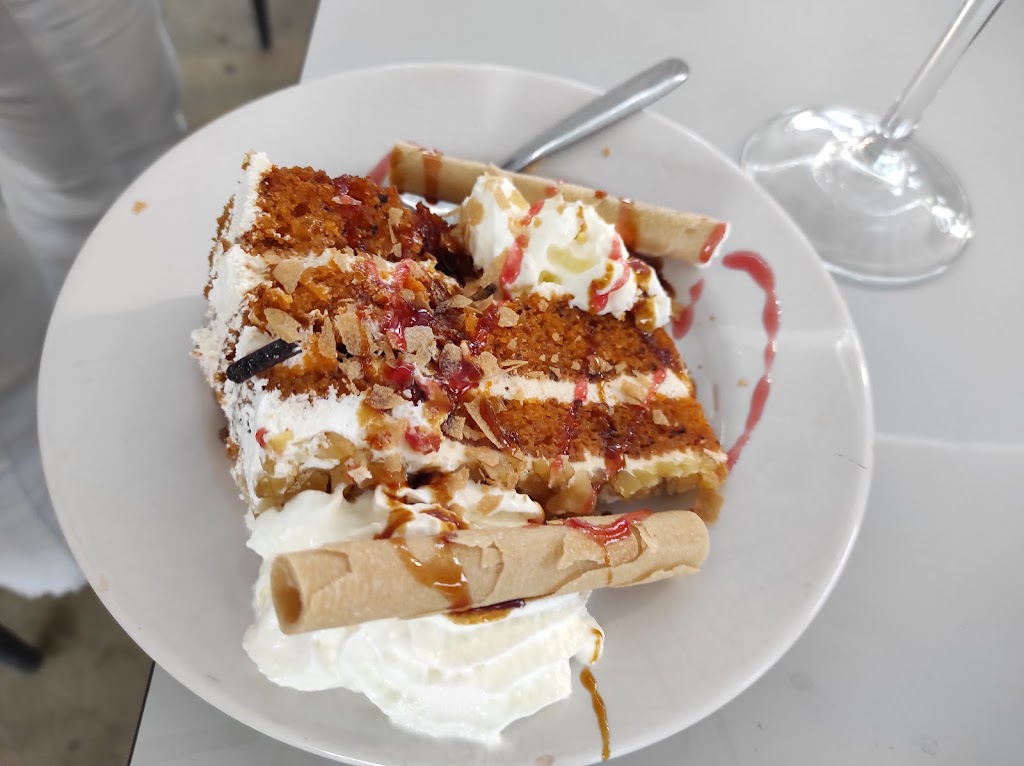 Restaurante LOS POZUELOS — Comida y bebida