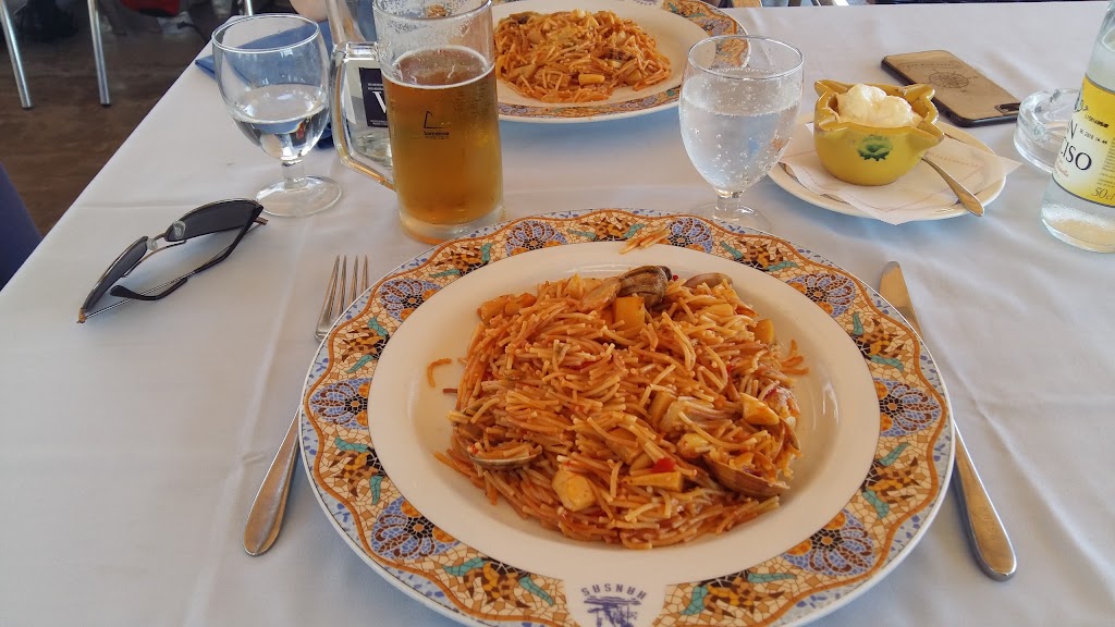 Kansas Restaurant — Comida y bebida