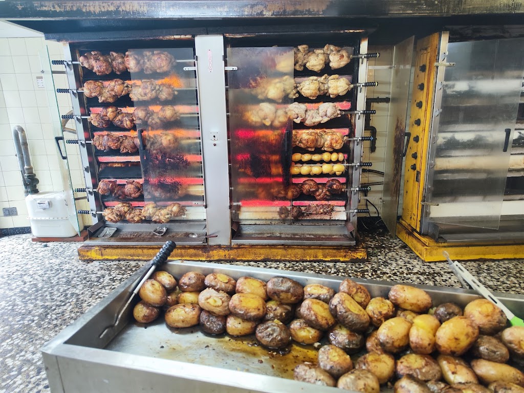 Pollastres a l'Ast Estrada