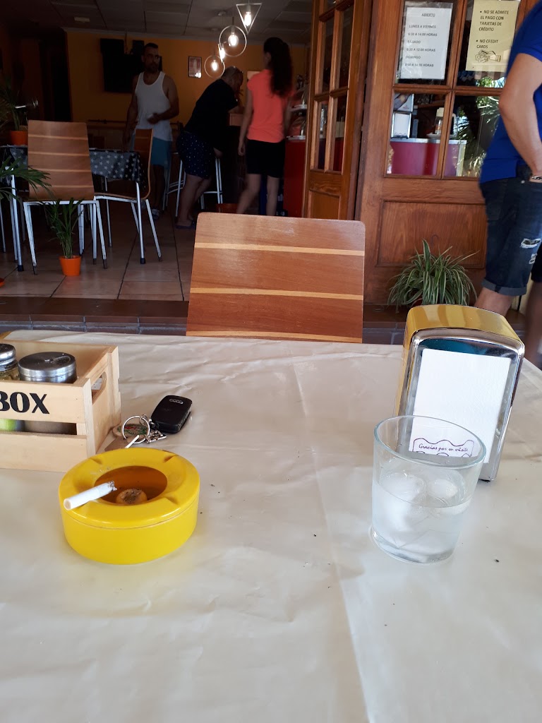Cafe Bar Gines — Comida y bebida