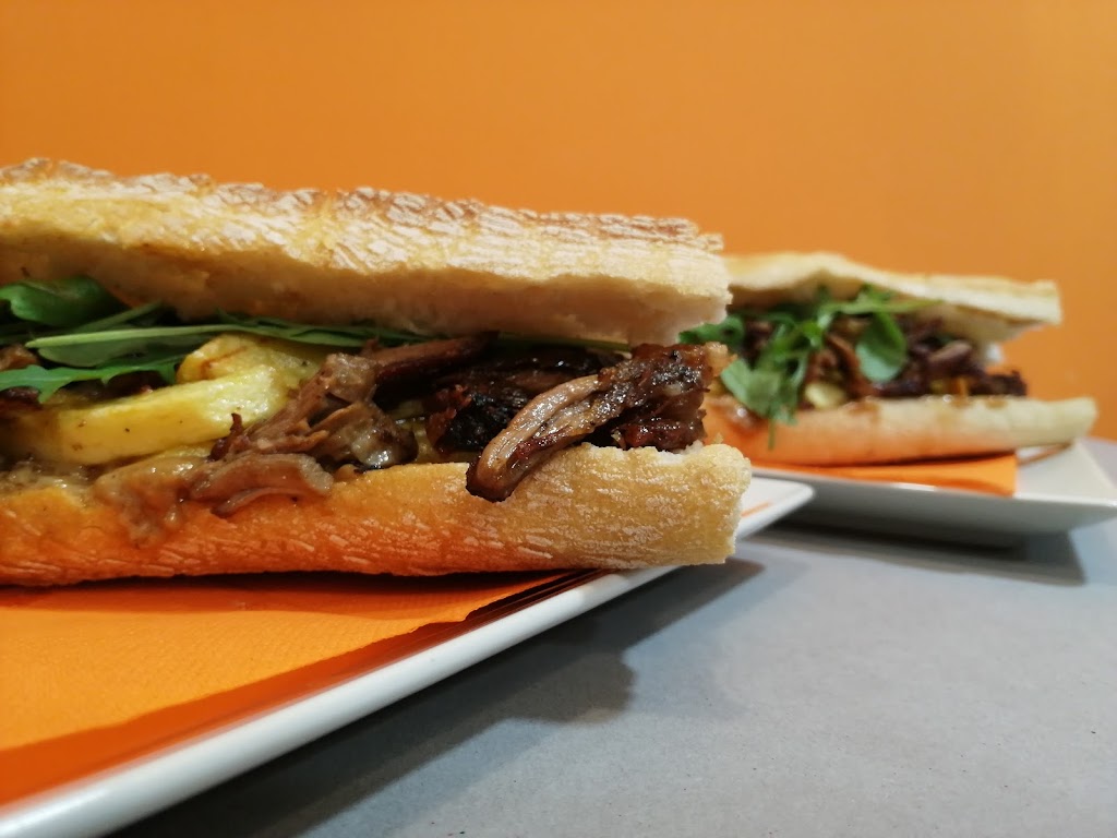 Thais Bar — Comida y bebida