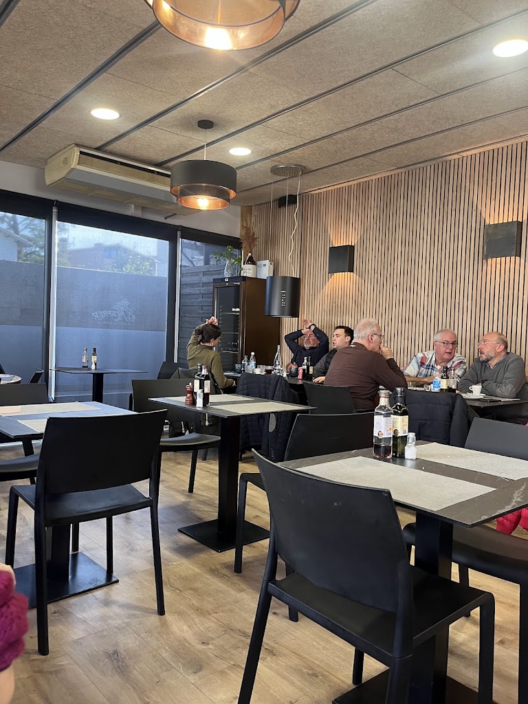 El Nesprer Restaurante Rostiseria — Ambiente
