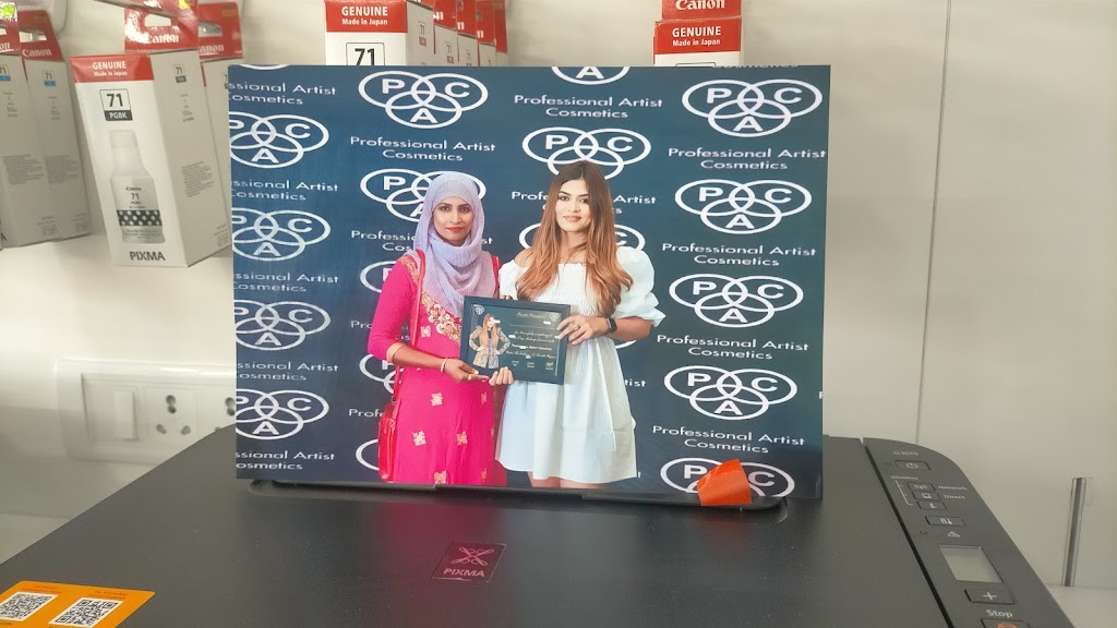 Fashion Hair Extension Beauty Parlour Makeup Studio