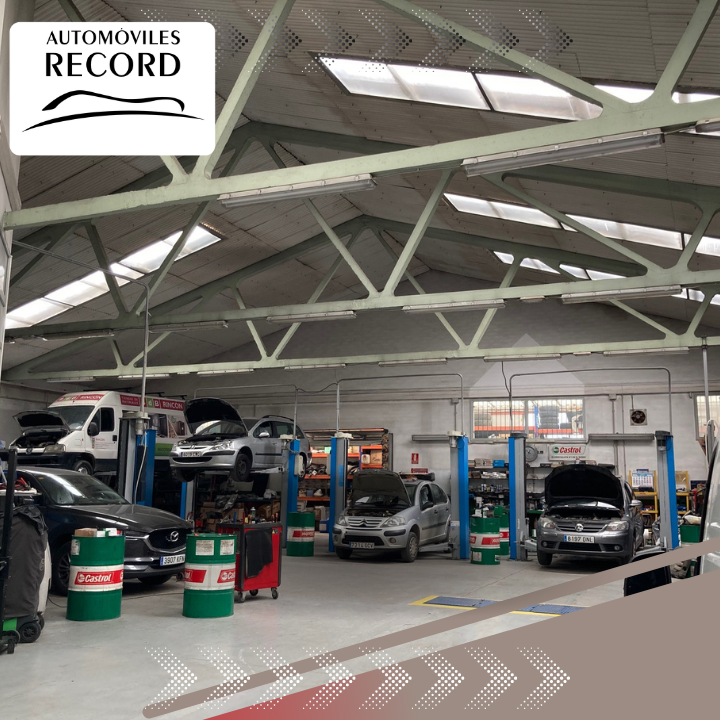 Automoviles Record - Taller - Reparacion de Vehiculos - Venta de vehiculos nuevos, km cero, semi-nuevos y segunda mano — Interior