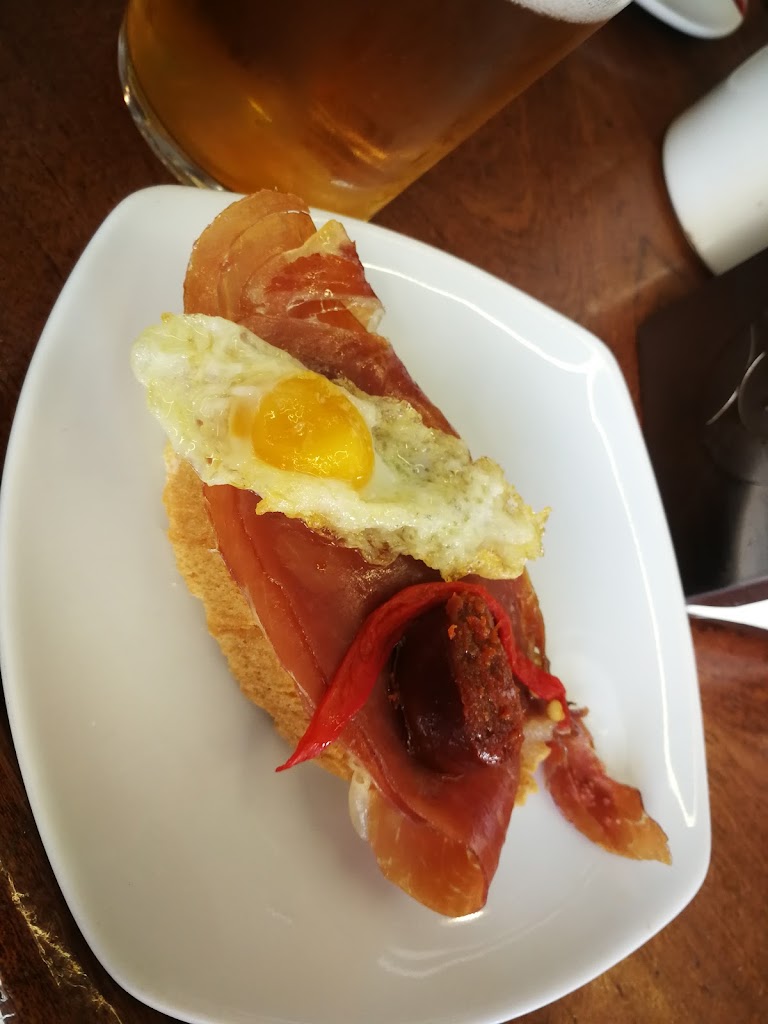 Cafeteria Benfos — Comida y bebida