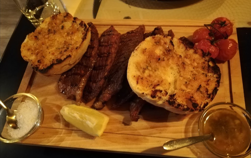 Restaurante Mitos — Comida y bebida