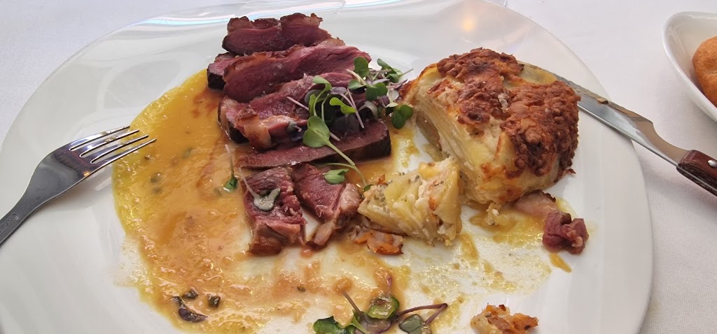 Restaurante La Catedra — Comida y bebida