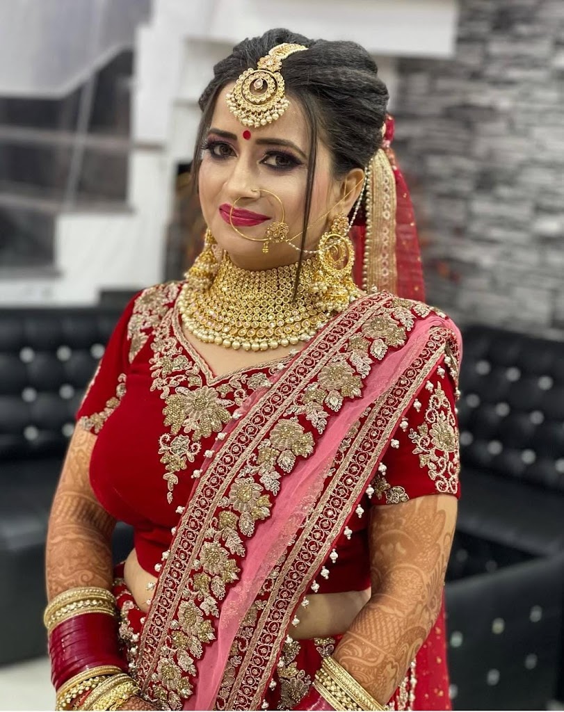 Pink Circlezzz Beauty Studio