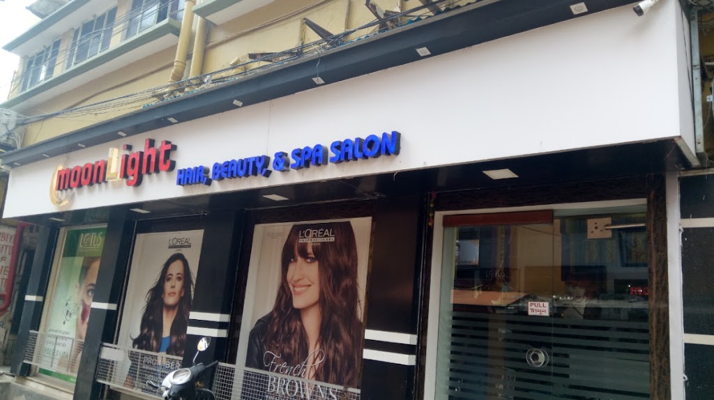 Moon Light Salon