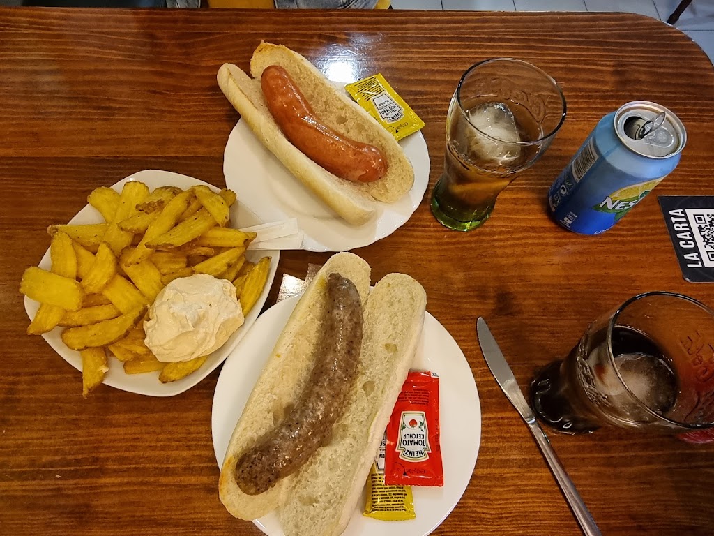 Bratwurst Hausle Baviera — Papas fritas