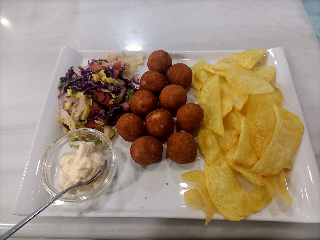 La Esquinita — Comida y bebida