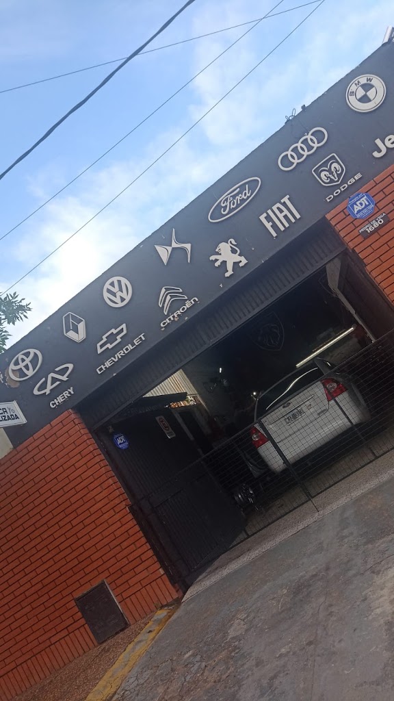 Mecanica Especializada de Leandro Etcheverria — Exterior